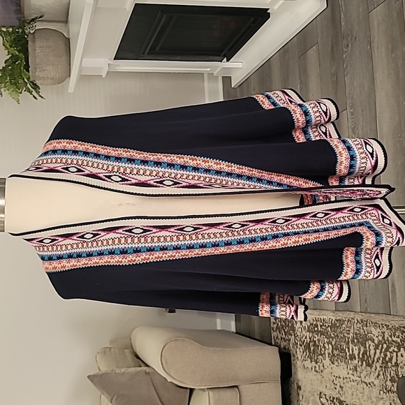 Crown & Ivy Aztec Print Open Front Border Cape/Cardigan - Picture 1 of 9